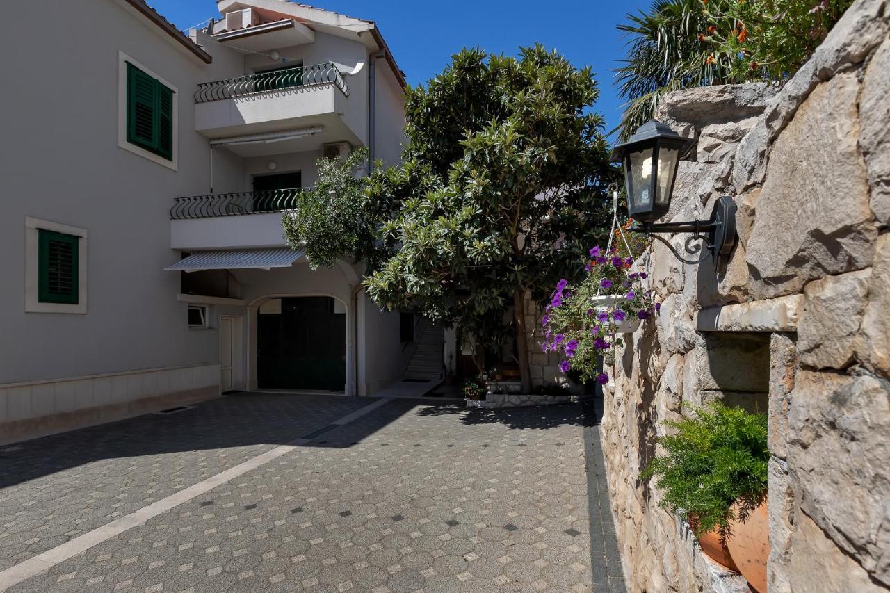 Apartments Carmen Makarska Esterno foto