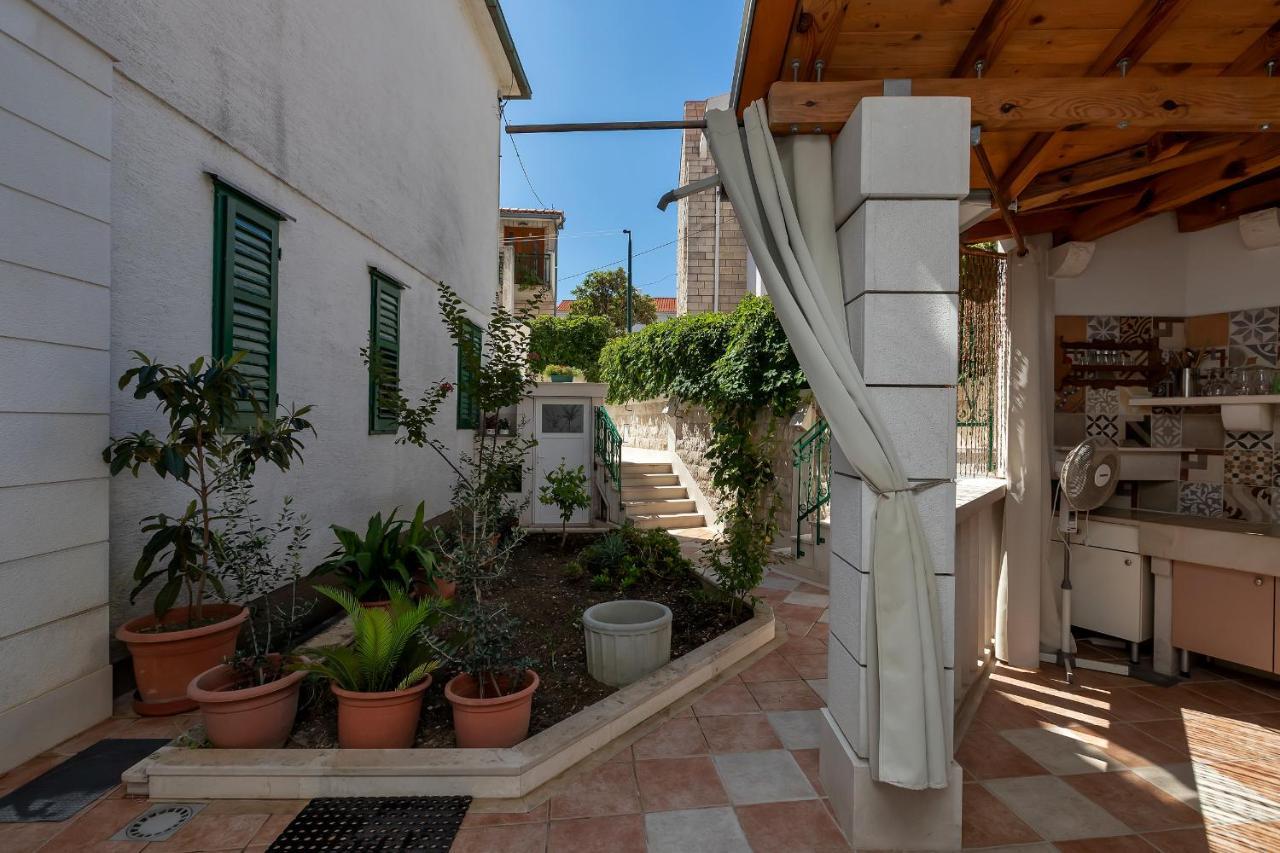 Apartments Carmen Makarska Esterno foto