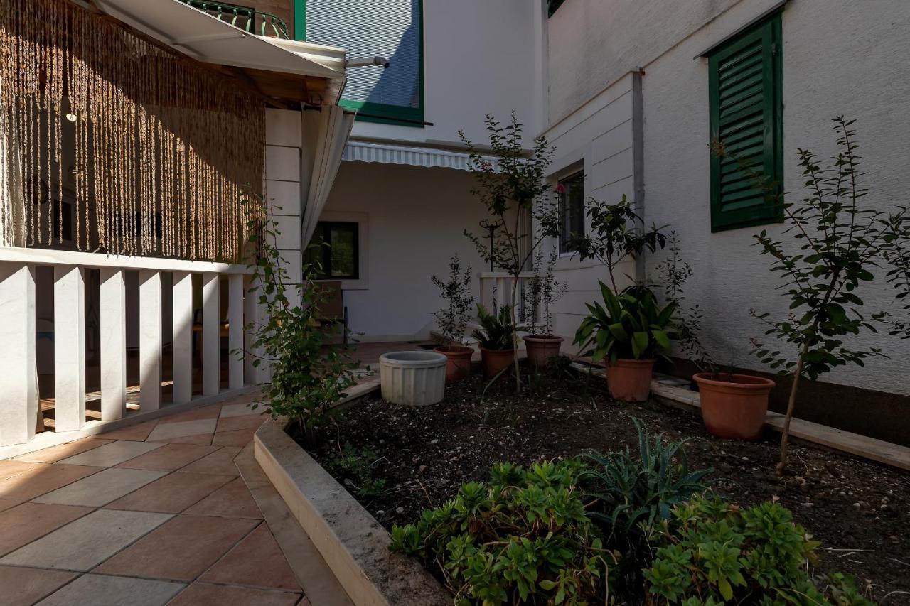 Apartments Carmen Makarska Esterno foto