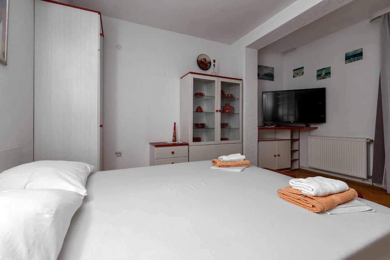 Apartments Carmen Makarska Esterno foto
