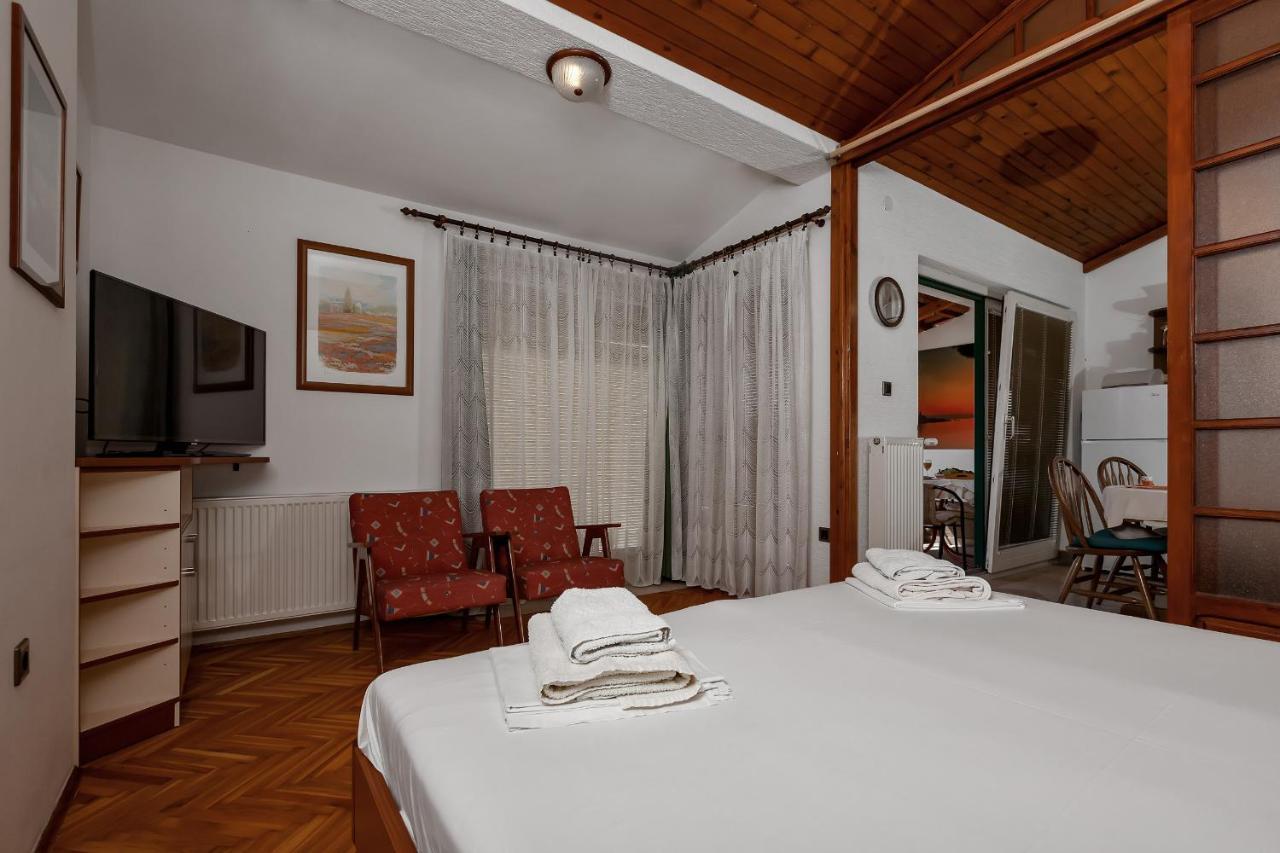 Apartments Carmen Makarska Esterno foto