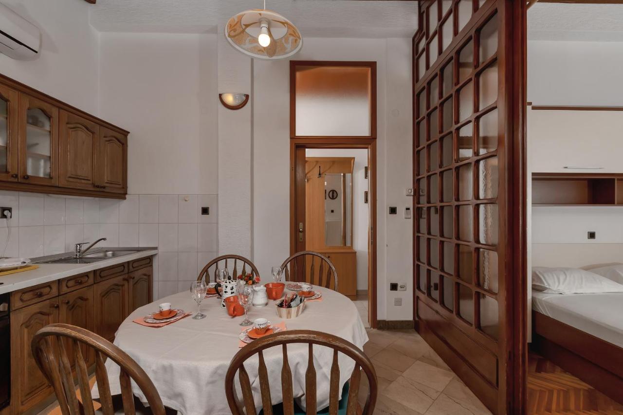 Apartments Carmen Makarska Esterno foto