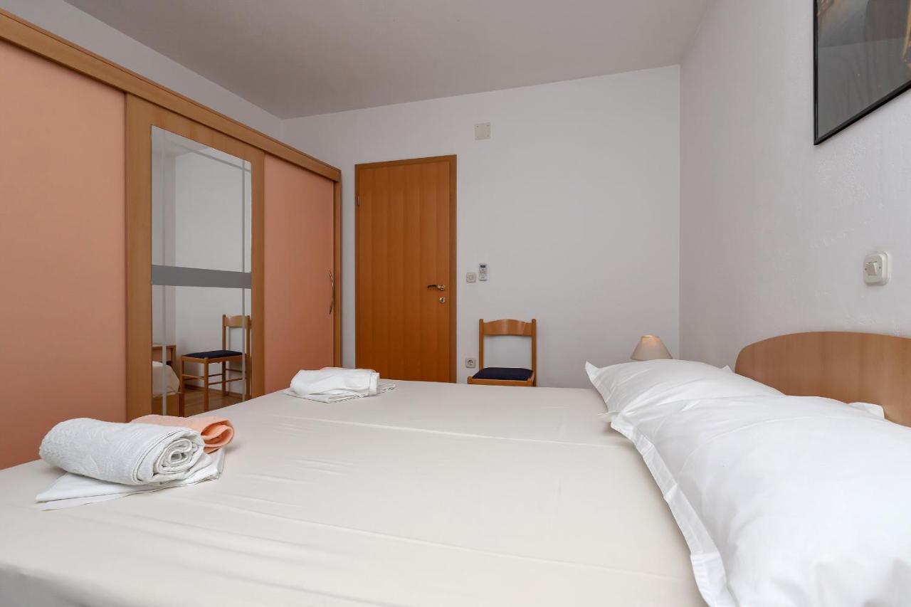 Apartments Carmen Makarska Esterno foto