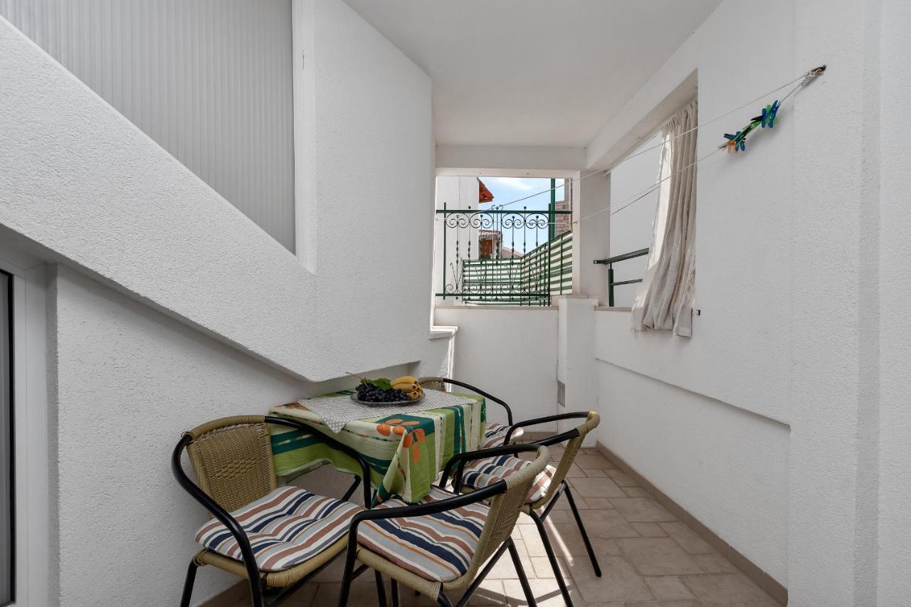 Apartments Carmen Makarska Esterno foto