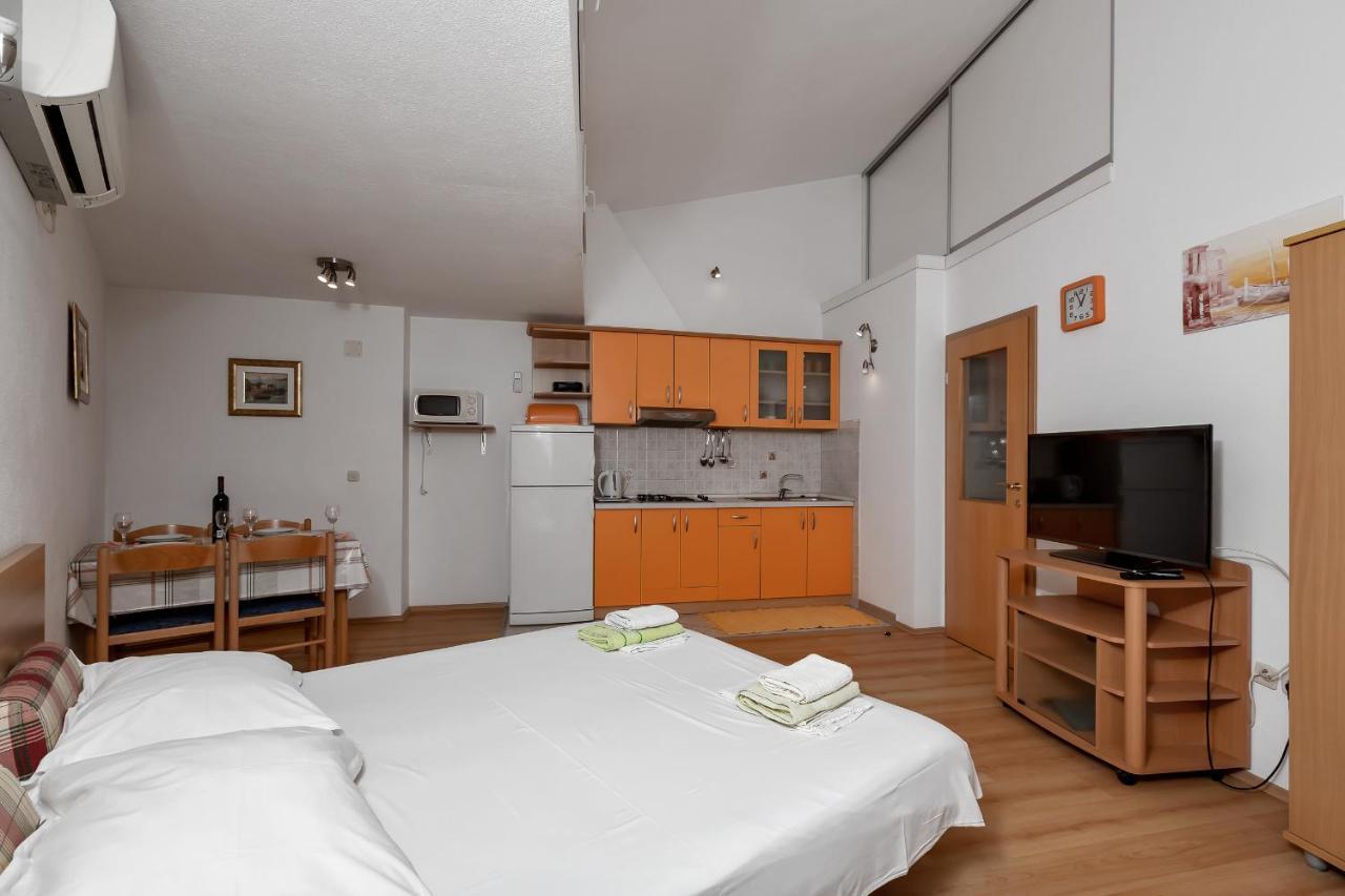 Apartments Carmen Makarska Esterno foto