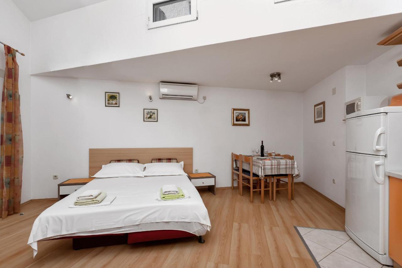Apartments Carmen Makarska Esterno foto