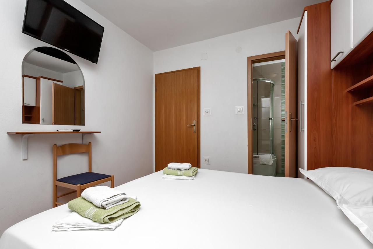 Apartments Carmen Makarska Esterno foto