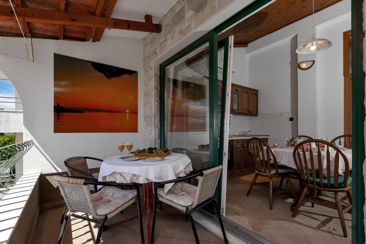 Apartments Carmen Makarska Esterno foto