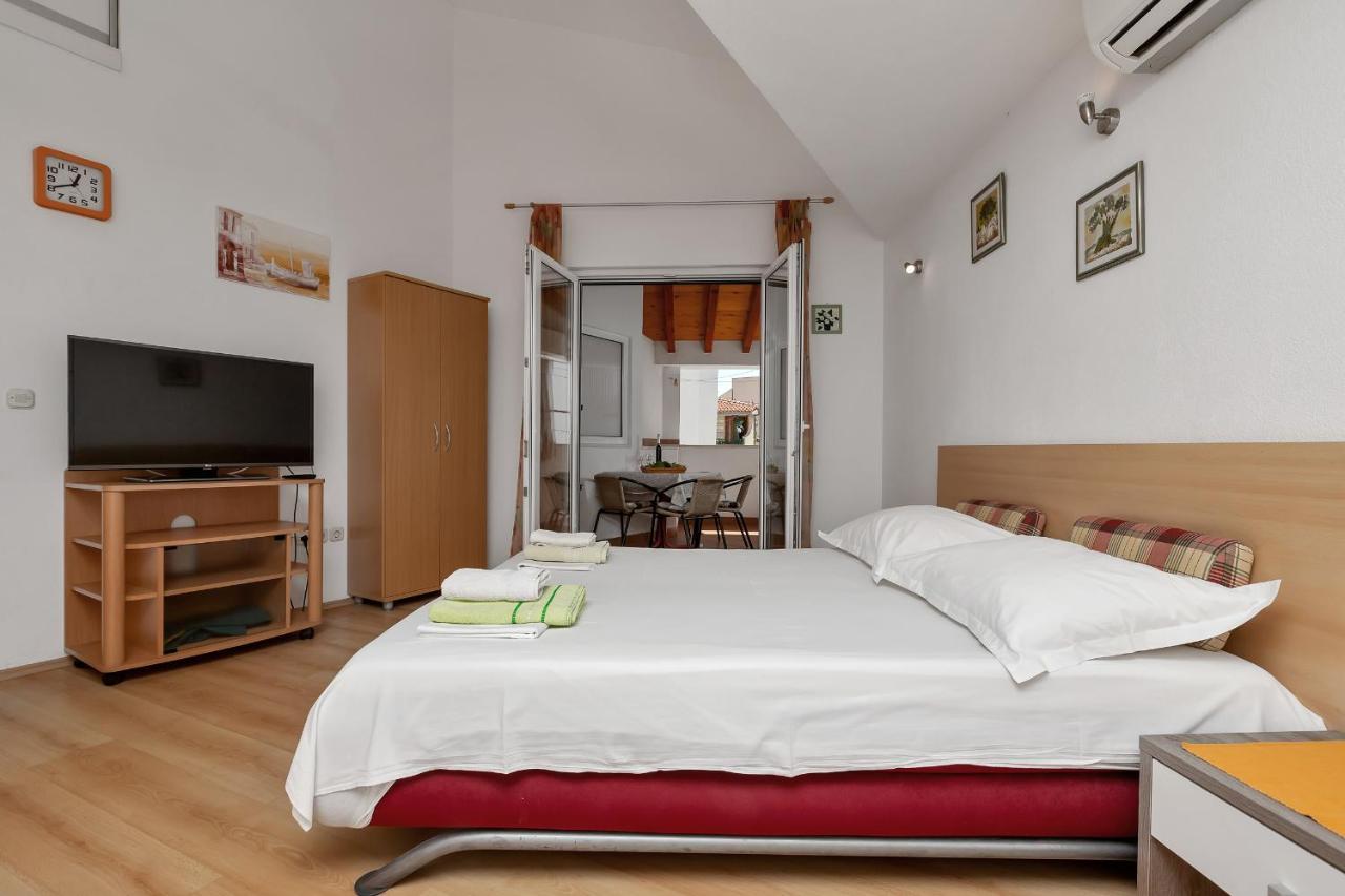 Apartments Carmen Makarska Esterno foto
