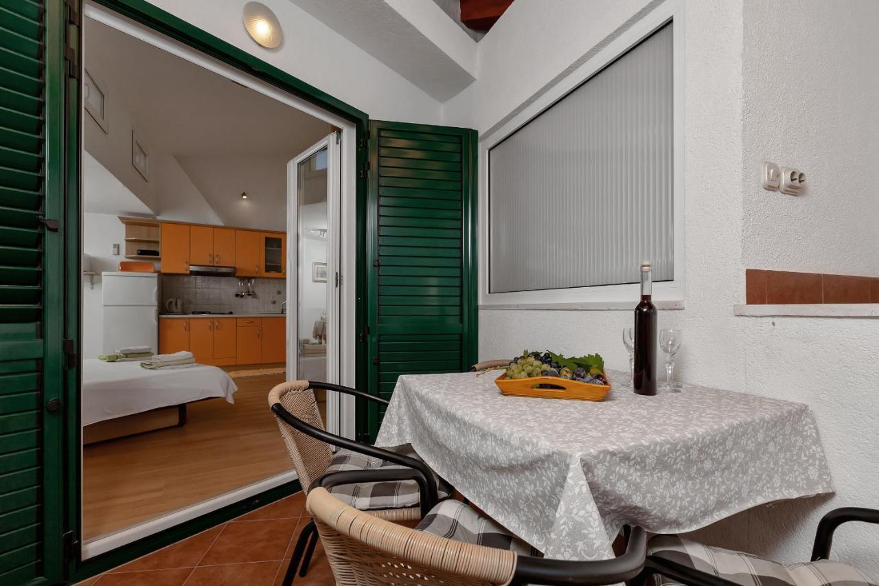 Apartments Carmen Makarska Esterno foto