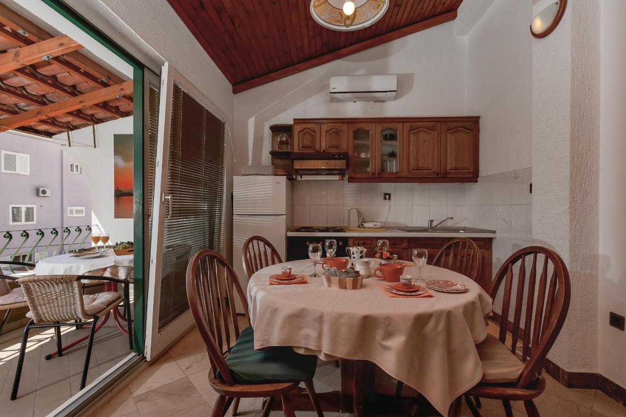 Apartments Carmen Makarska Esterno foto