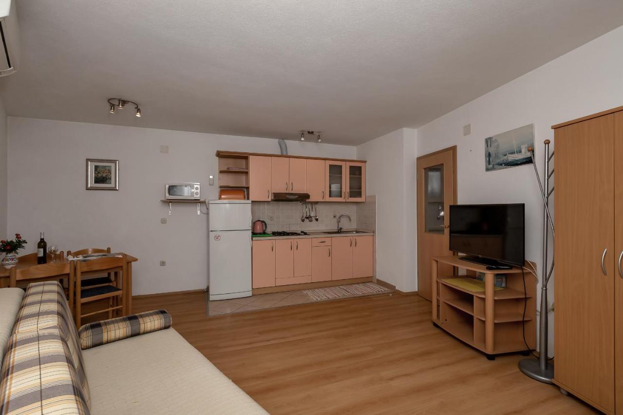 Apartments Carmen Makarska Esterno foto