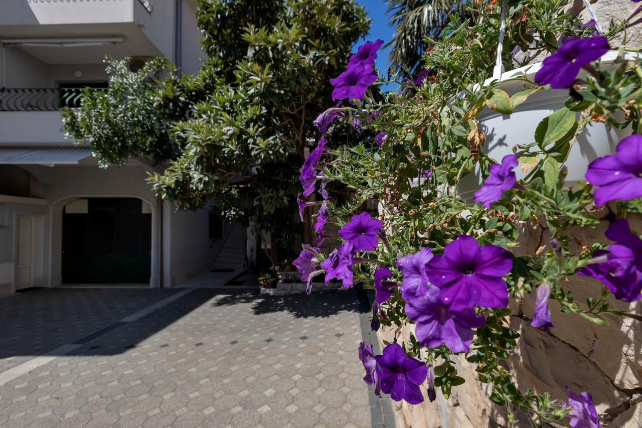 Apartments Carmen Makarska Esterno foto